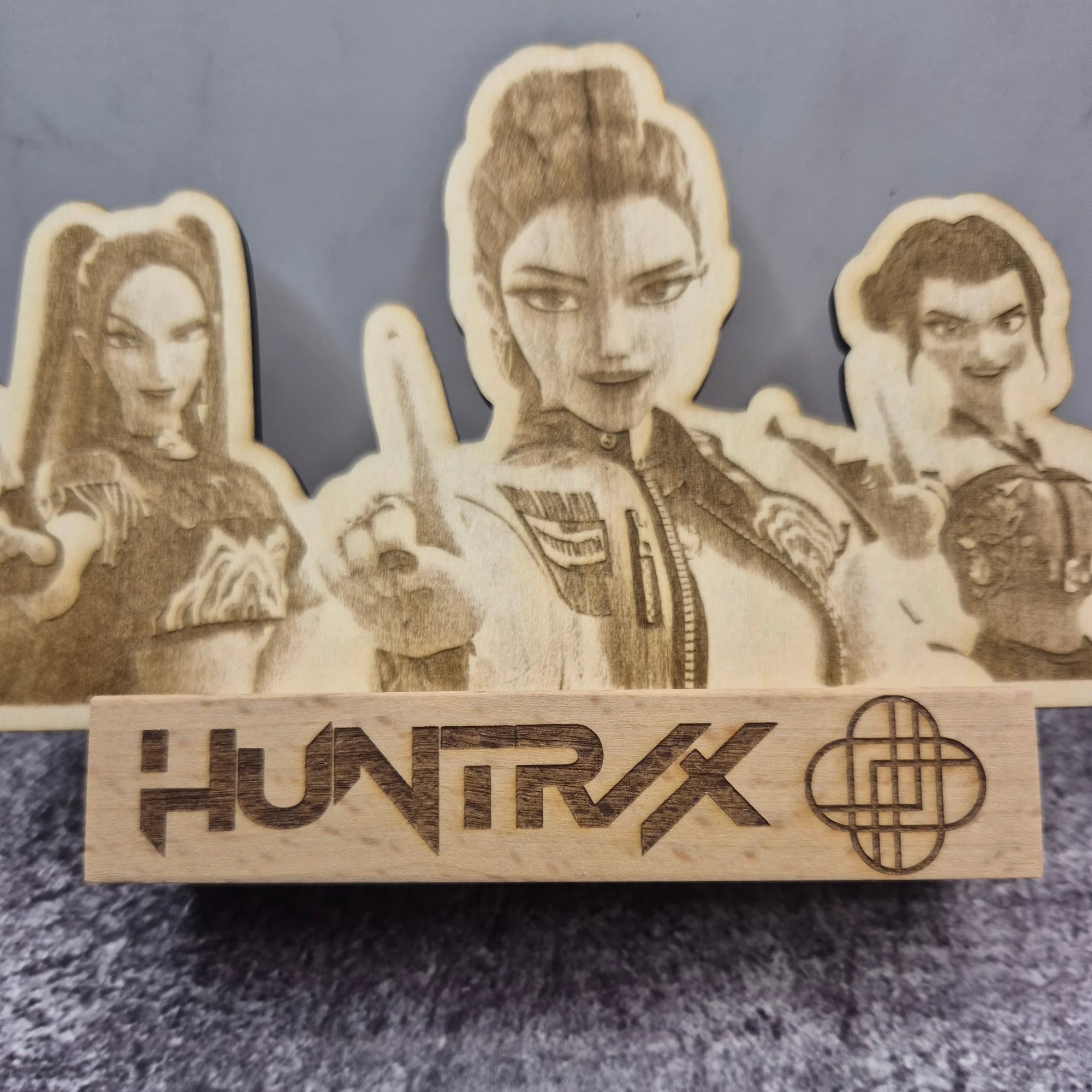 Hunters Wooden Stand – K-Pop Demon Hunters – Hand-Finished Anime Display